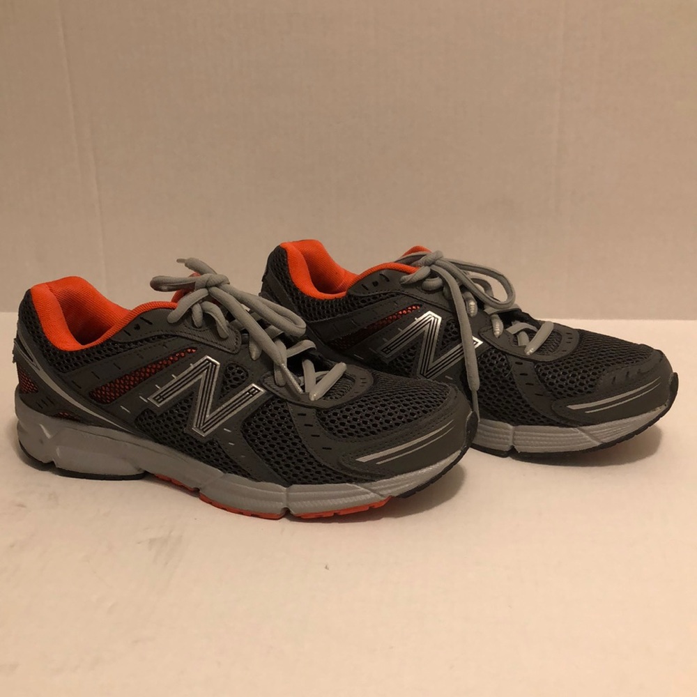 Like new- no outside wear.ME495OT1 New Balance